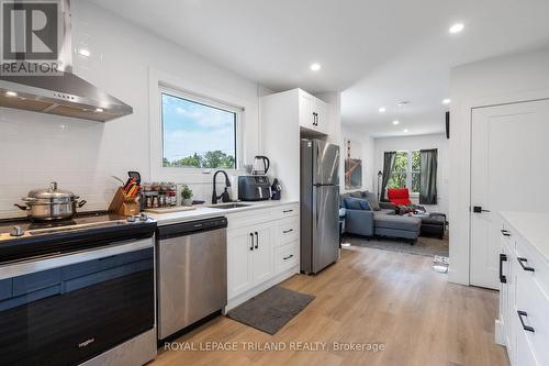 54 Lyman Street, London, ON - Indoor Photo Showing Kitchen