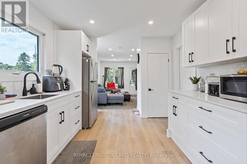 54 Lyman Street, London, ON - Indoor Photo Showing Kitchen