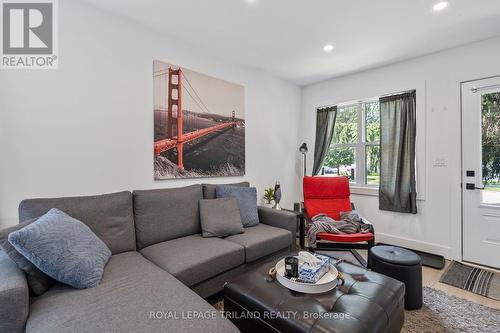 54 Lyman Street, London, ON - Indoor Photo Showing Living Room