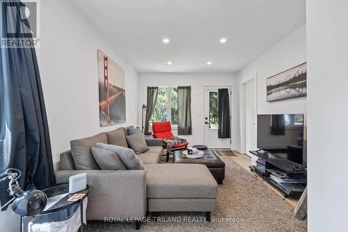 54 Lyman Street, London, ON - Indoor Photo Showing Living Room