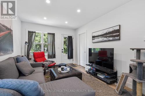 54 Lyman Street, London, ON - Indoor Photo Showing Living Room