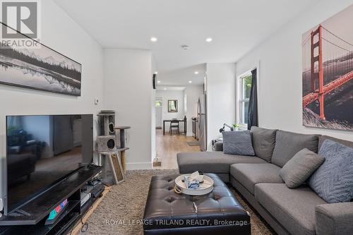 54 Lyman Street, London, ON - Indoor Photo Showing Living Room