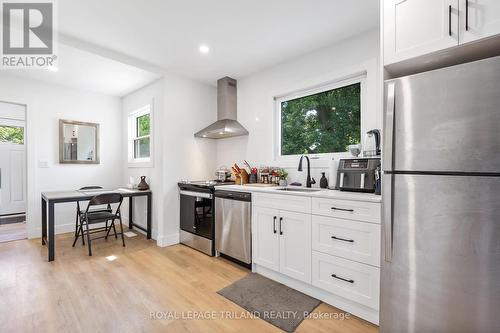 54 Lyman Street, London, ON - Indoor Photo Showing Kitchen