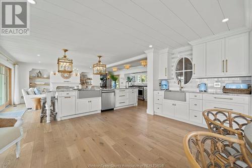 321 Lakeview, Kingsville, ON - Indoor Photo Showing Kitchen