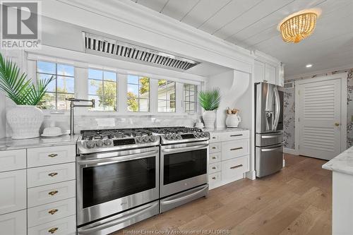 321 Lakeview, Kingsville, ON - Indoor Photo Showing Kitchen