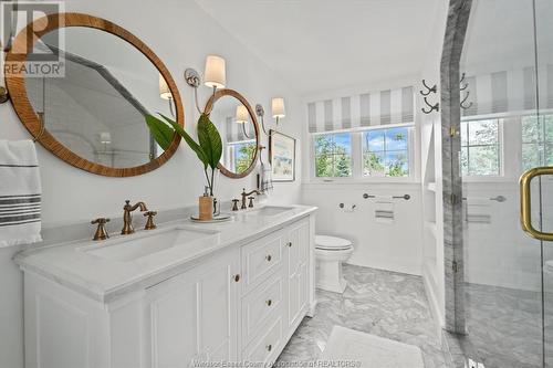 321 Lakeview, Kingsville, ON - Indoor Photo Showing Bathroom