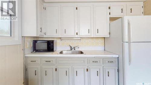 1439 Rothwell Street, Regina, SK - Indoor Photo Showing Kitchen