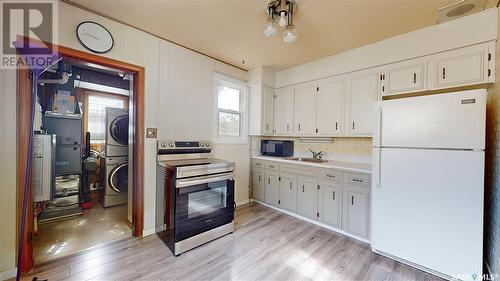 1439 Rothwell Street, Regina, SK - Indoor Photo Showing Kitchen