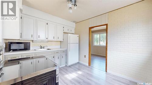 1439 Rothwell Street, Regina, SK - Indoor Photo Showing Kitchen