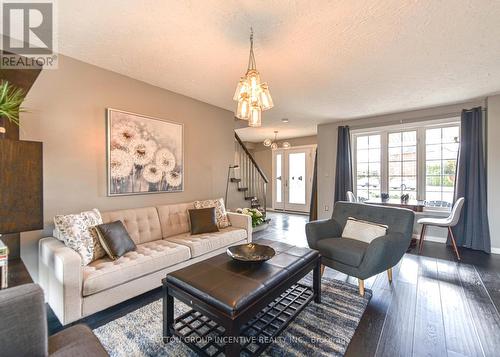 36 Crompton Drive, Barrie (Little Lake), ON - Indoor Photo Showing Living Room