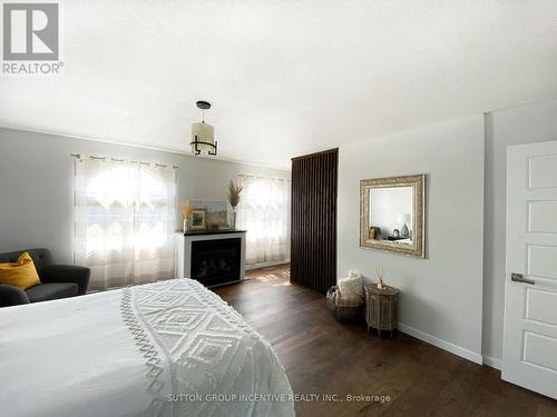 36 Crompton Drive, Barrie (Little Lake), ON - Indoor Photo Showing Bedroom