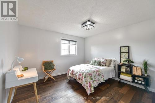 36 Crompton Drive, Barrie (Little Lake), ON - Indoor Photo Showing Bedroom