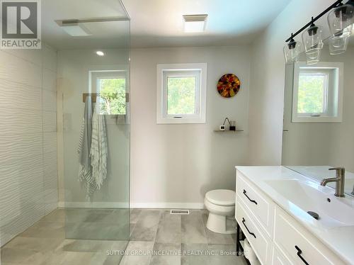 36 Crompton Drive, Barrie (Little Lake), ON - Indoor Photo Showing Bathroom