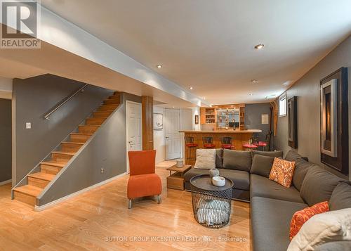 36 Crompton Drive, Barrie (Little Lake), ON - Indoor Photo Showing Living Room