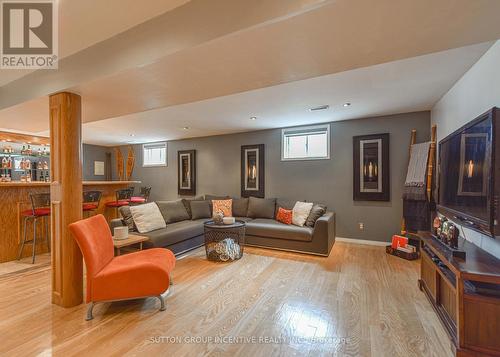 36 Crompton Drive, Barrie (Little Lake), ON - Indoor