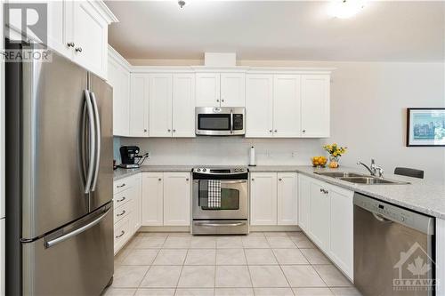 157 Royal Landing Gate, Kemptville, ON - Indoor Photo Showing Kitchen With Double Sink