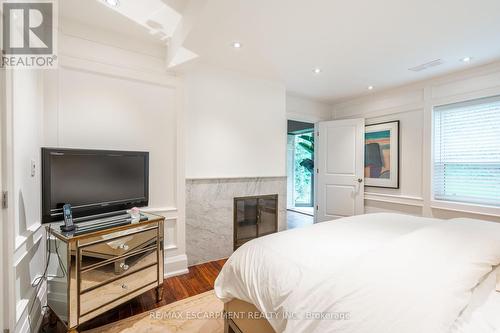 607 Edgewater Crescent, Burlington (Lasalle), ON - Indoor Photo Showing Bedroom