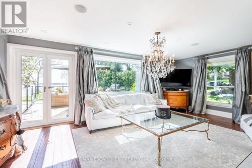 607 Edgewater Crescent, Burlington (Lasalle), ON - Indoor Photo Showing Living Room