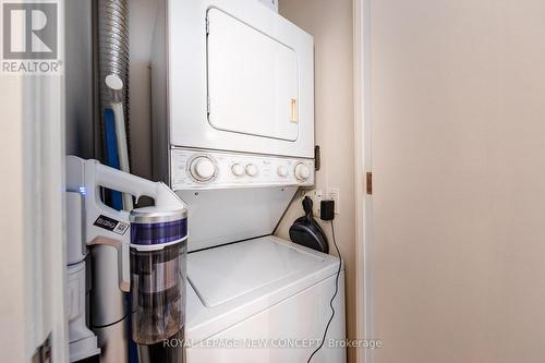 425 - 350 Wellington Street W, Toronto (Waterfront Communities), ON - Indoor Photo Showing Laundry Room