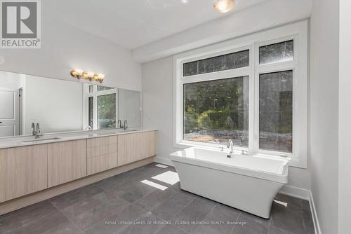 1008 Kingsridge Court, Lake Of Bays, ON - Indoor Photo Showing Bathroom