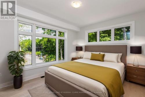 1008 Kingsridge Court, Lake Of Bays, ON - Indoor Photo Showing Bedroom