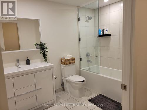 913 - 212 King William Street, Hamilton (Beasley), ON - Indoor Photo Showing Bathroom