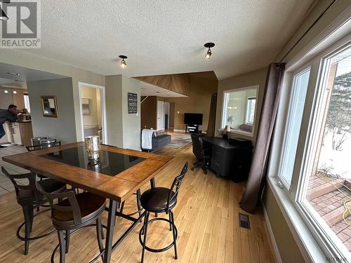 17 Furlong St, Kirkland Lake, ON - Indoor Photo Showing Dining Room