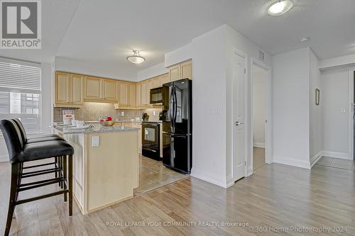 704 - 55 De Boers Drive, Toronto (York University Heights), ON - Indoor Photo Showing Kitchen