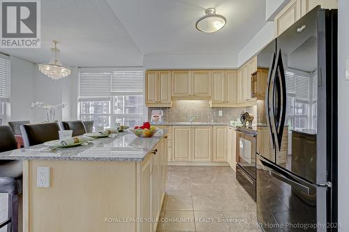 704 - 55 De Boers Drive, Toronto (York University Heights), ON - Indoor Photo Showing Kitchen