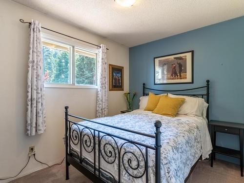 5300 Sunrise Drive, Kamloops, BC - Indoor Photo Showing Bedroom