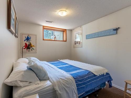 5300 Sunrise Drive, Kamloops, BC - Indoor Photo Showing Bedroom