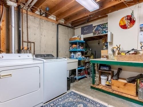 5300 Sunrise Drive, Kamloops, BC - Indoor Photo Showing Laundry Room