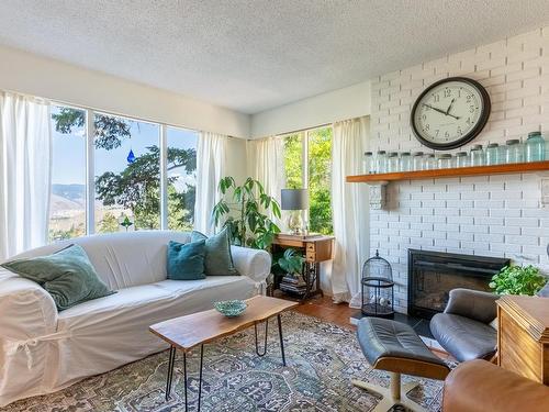 5300 Sunrise Drive, Kamloops, BC - Indoor Photo Showing Living Room With Fireplace