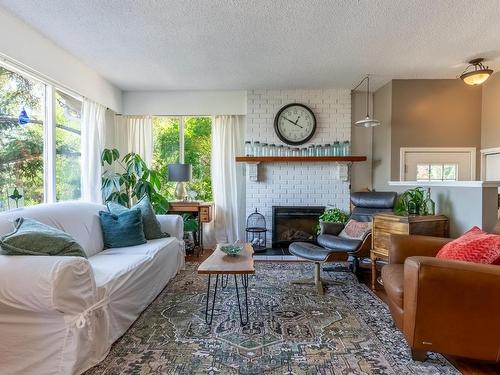 5300 Sunrise Drive, Kamloops, BC - Indoor Photo Showing Living Room With Fireplace