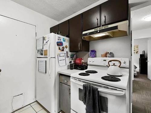 2090/2092 Westsyde Road, Kamloops, BC - Indoor Photo Showing Kitchen