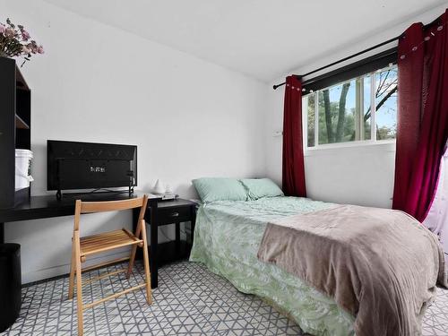 2090/2092 Westsyde Road, Kamloops, BC - Indoor Photo Showing Bedroom