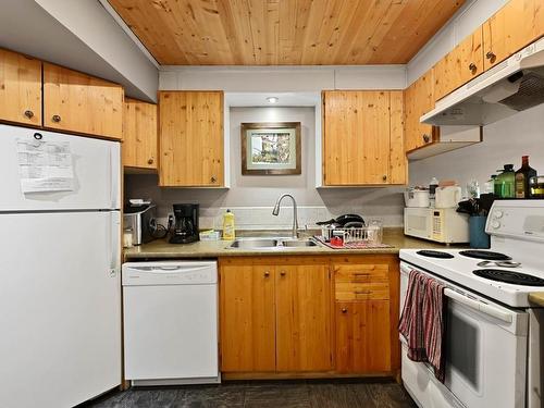 2090/2092 Westsyde Road, Kamloops, BC - Indoor Photo Showing Kitchen With Double Sink