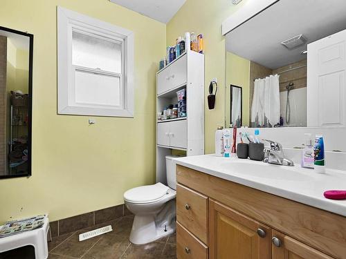 2090/2092 Westsyde Road, Kamloops, BC - Indoor Photo Showing Laundry Room