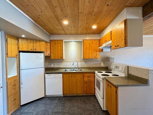 2090/2092 Westsyde Road, Kamloops, BC - Indoor Photo Showing Kitchen With Double Sink