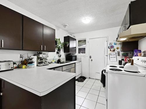 2090/2092 Westsyde Road, Kamloops, BC - Indoor Photo Showing Kitchen With Double Sink