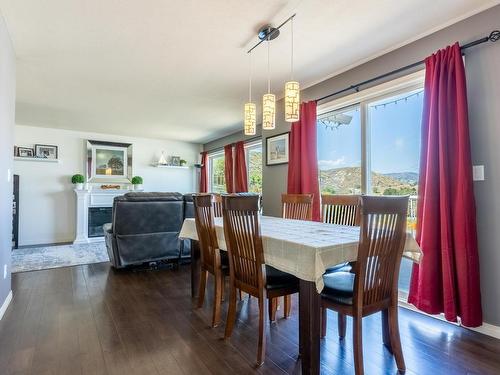 1653 Valleyview Drive, Kamloops, BC - Indoor Photo Showing Dining Room