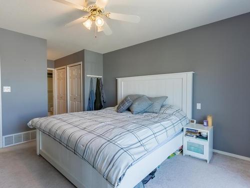 1653 Valleyview Drive, Kamloops, BC - Indoor Photo Showing Bedroom