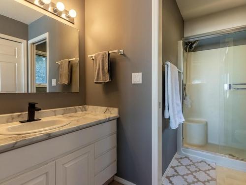 1653 Valleyview Drive, Kamloops, BC - Indoor Photo Showing Bathroom