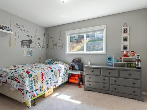 1653 Valleyview Drive, Kamloops, BC - Indoor Photo Showing Bedroom