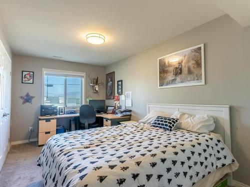 1653 Valleyview Drive, Kamloops, BC - Indoor Photo Showing Bedroom