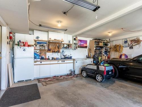 1653 Valleyview Drive, Kamloops, BC - Indoor Photo Showing Garage