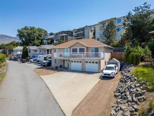 1653 Valleyview Drive, Kamloops, BC - Outdoor With Facade