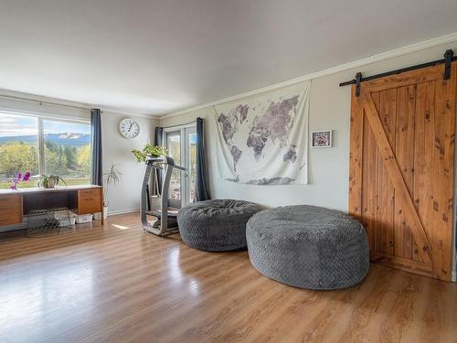 6808 Ashcroft Road, Kamloops, BC - Indoor Photo Showing Living Room