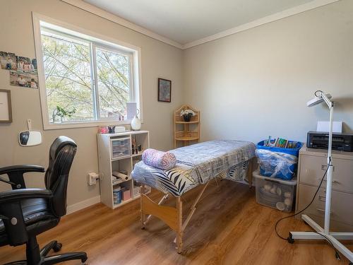 6808 Ashcroft Road, Kamloops, BC - Indoor Photo Showing Bedroom