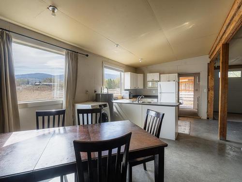 6808 Ashcroft Road, Kamloops, BC - Indoor Photo Showing Dining Room